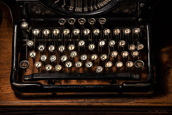 2022-08-05-11.37.41-Antique-Underwood-Typewriter-SM